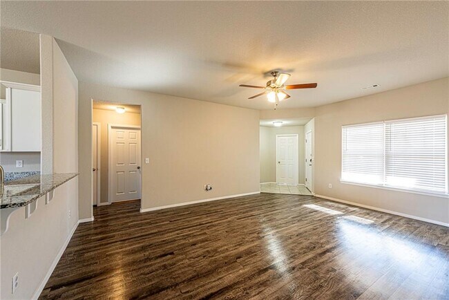 Foto del edificio - 2304 Maplewood Ave.