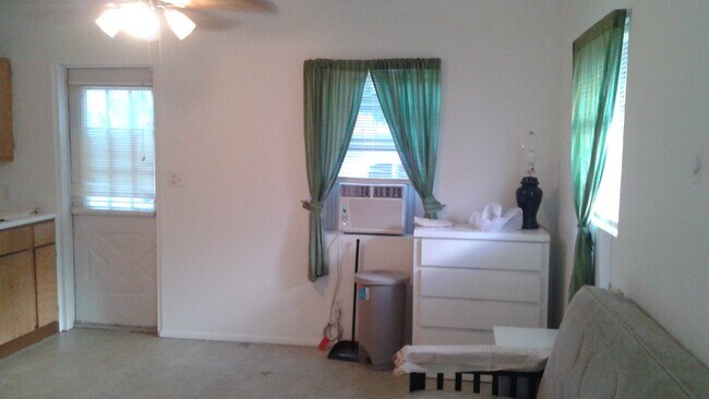 Foto del edificio - 230 SW 12th St