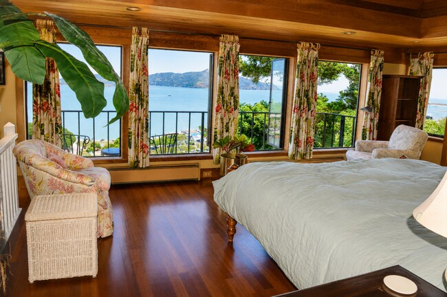 Foto del edificio - The Historic Tank House | Panoramic Bay & SF Skyline Views