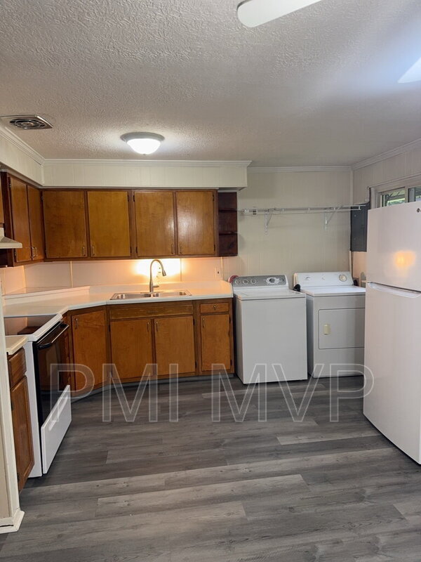 Building Photo - 1731 Lucks Rd