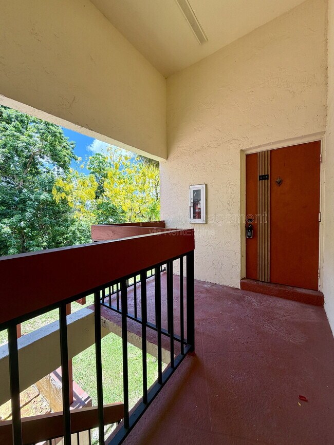 Building Photo - 8660 SW 149th Ave