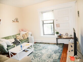 Building Photo - 1370 Beacon St