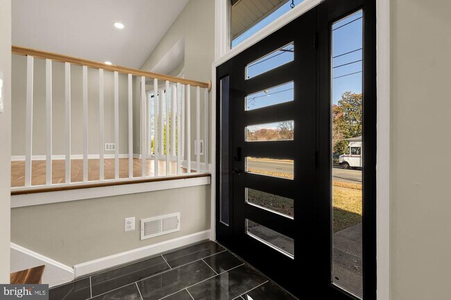 Foto del edificio - 8730 Ewing Dr