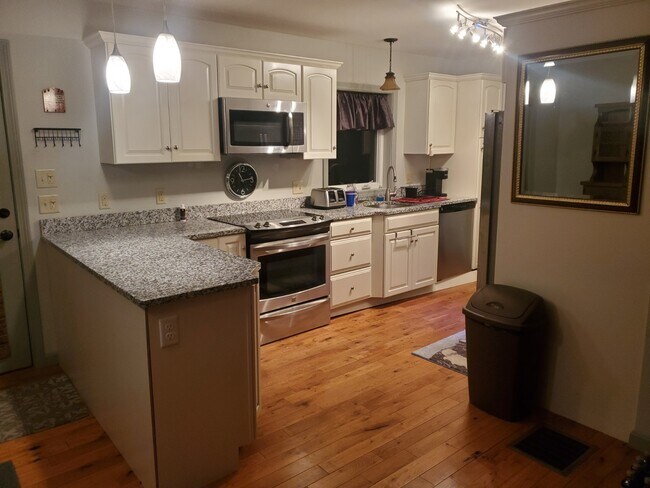 Kitchen - 14 Sanderson Rd