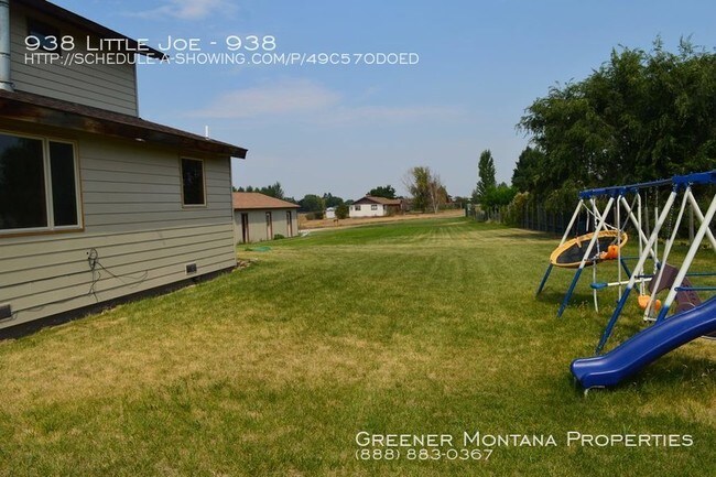 Building Photo - Upper Unit of a Triplex