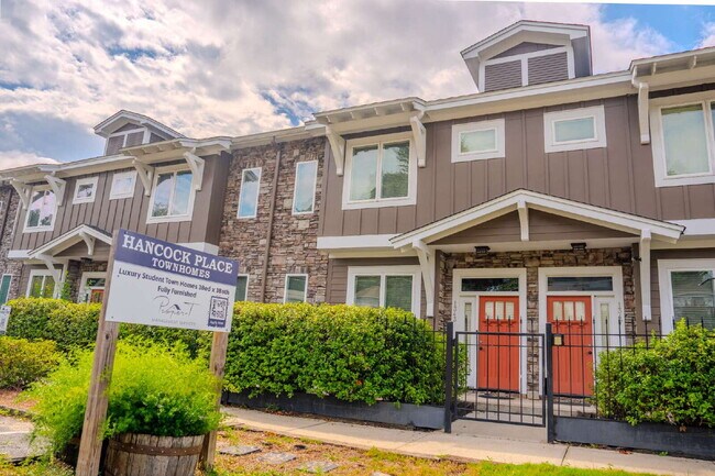 Foto del edificio - FULLY FURNISHED! 3 bed/3 bath luxury townhouse walking distance to FSU campus. Available Fall 2026!
