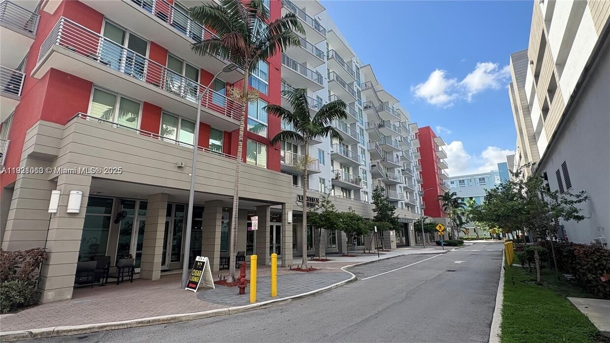 Foto principal - 7875 NW 107th Ave