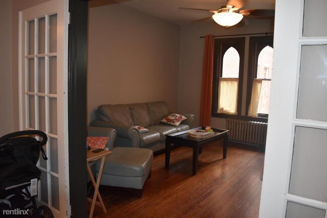 Foto del edificio - 827 N Lincoln Ave