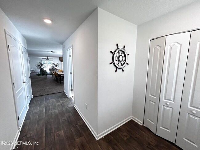 Foto del edificio - 12571 Russian Olive Rd