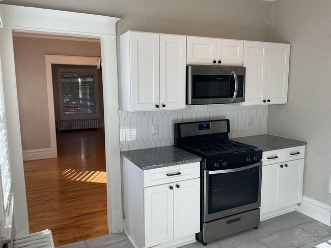 Building Photo - Beautifully Updated 4 BR/2 BA Upper-Level Duplex in Minneapolis with 2-Car Garage!