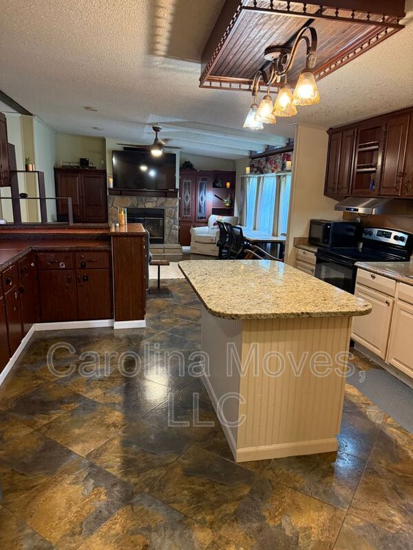 Foto del edificio - 906 Rolling Meadows Rd