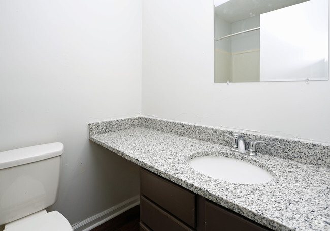 2BR, 1BA - 812sf Palmer- Bathroom - Viceroy Apartments