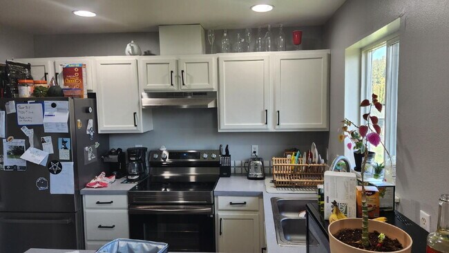 Foto del edificio - 3-Bedroom Townhome Minutes from Barkley Village, I-5 and Whole Food