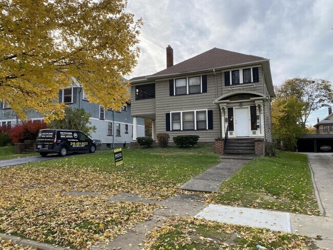 Building Photo - 1676 Eddington Road Unit #03