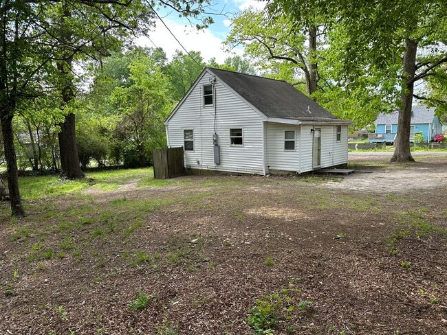 Building Photo - 1800 Buckner St