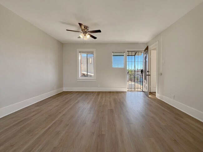 Building Photo - LB2384 - RUBS