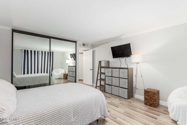 Foto del edificio - 3033 E Devonshire Ave