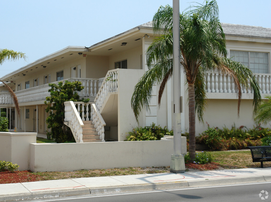 Building Photo - Bahama Garden Apartments