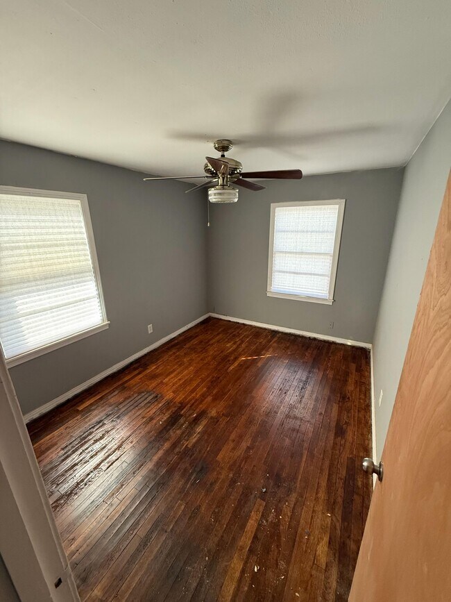 Foto del edificio - 1410 E Bonita Ave