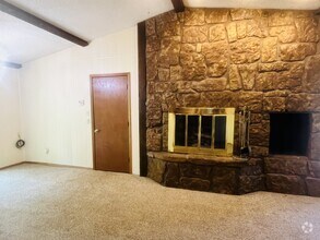 Building Photo - 641 Hunters Hill Rd