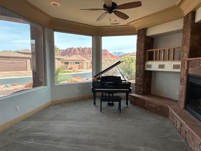 Building Photo - Copper Canyon Home with Incredible Views