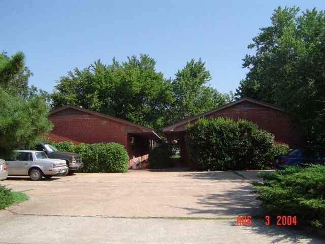 Primary Photo - 1005 E Thatcher St