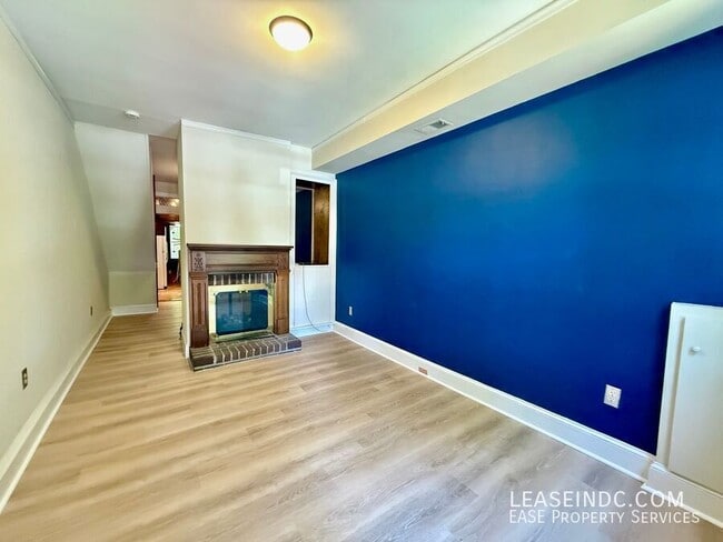 Photo - 425 5th Street SE- House