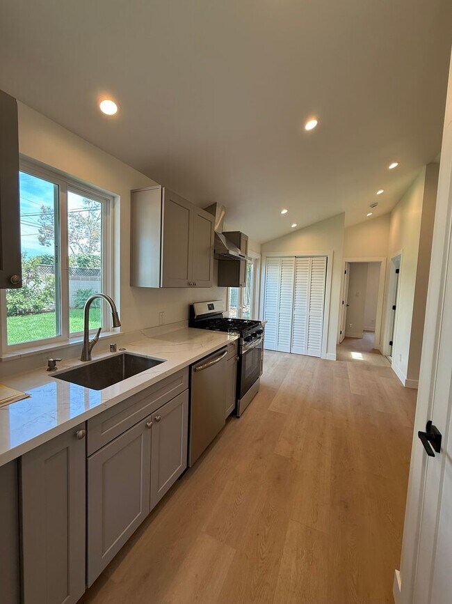 Foto del edificio - 5958 Pearce Ave