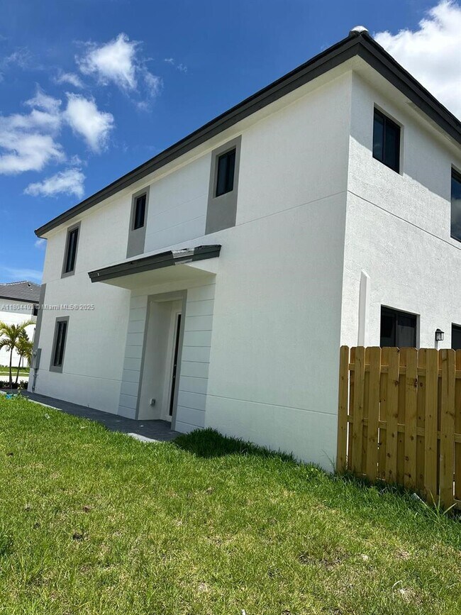 Building Photo - 34430-34430 SW 190th Ave