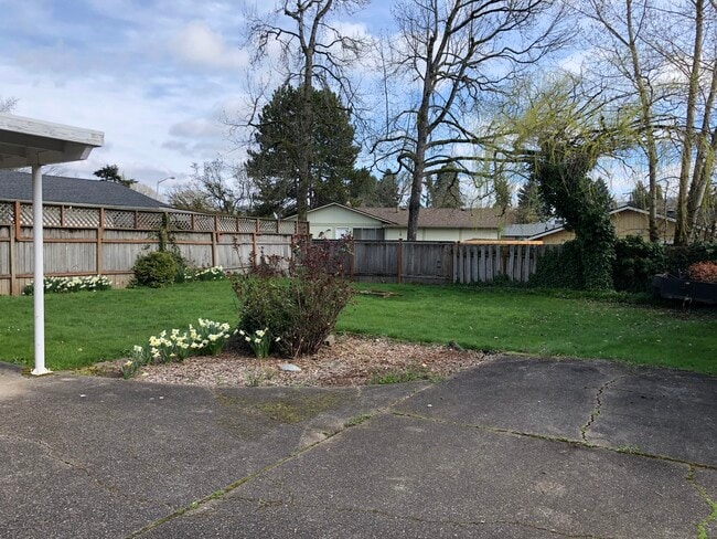 Building Photo - 634 Villa Rd