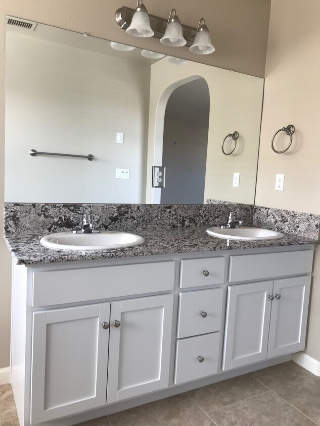 Double sinks in master bathroom - 3673 Artistry Way