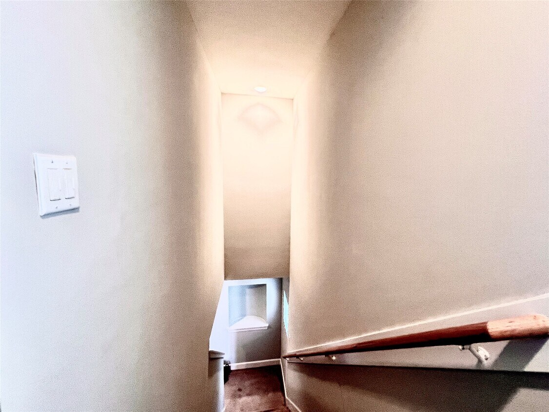 Building Photo - 3731 Main Poplar Dr