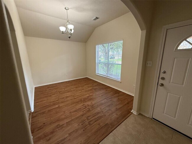 Foto del edificio - 5118 Birch Manor Ln