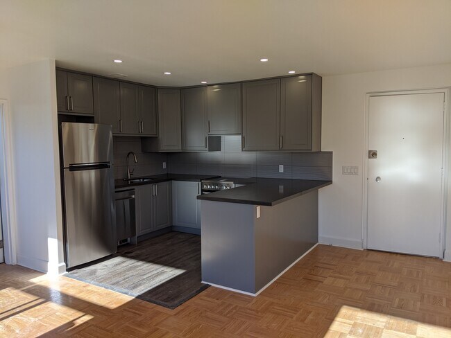 Building Photo - Beautiful 3 bedroom unit for rent