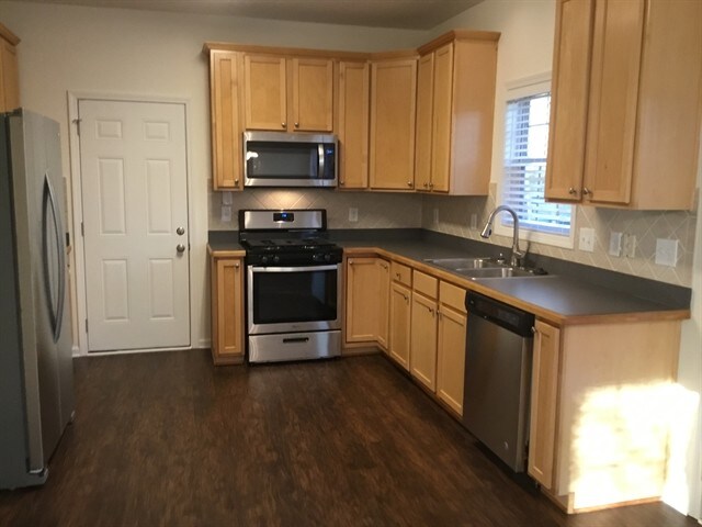 Foto del edificio - 2485 Chandler Grove Drive