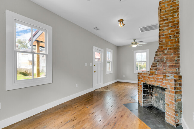 Building Photo - 415 E Anderson St
