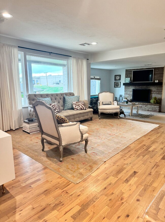 Foto del edificio - ?Cozy Designer's Dreamhouse in North OKC?