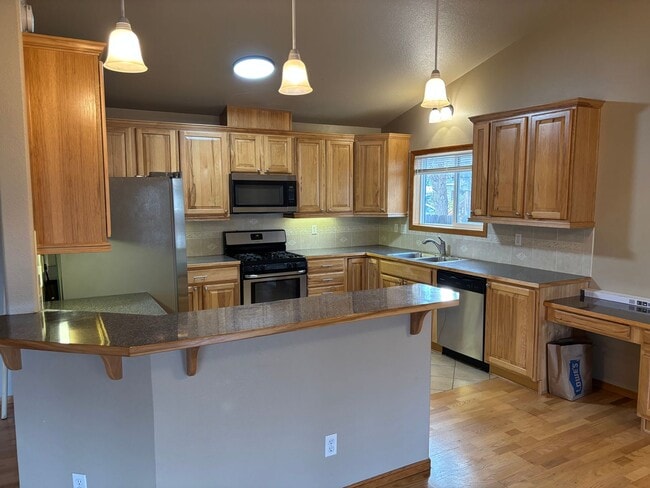 Building Photo - Desirable one Level Home in SW Redmond!