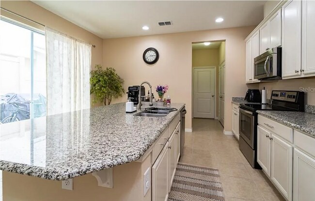 Foto del edificio - 13749 Beckman Dr