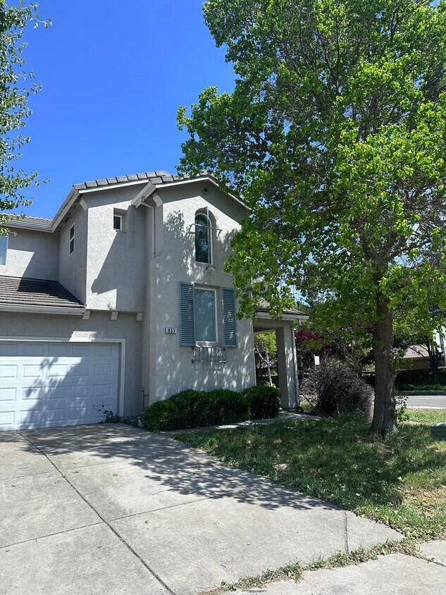 851 Regency Park Cir, Sacramento, CA 95835 House Rental in Sacramento