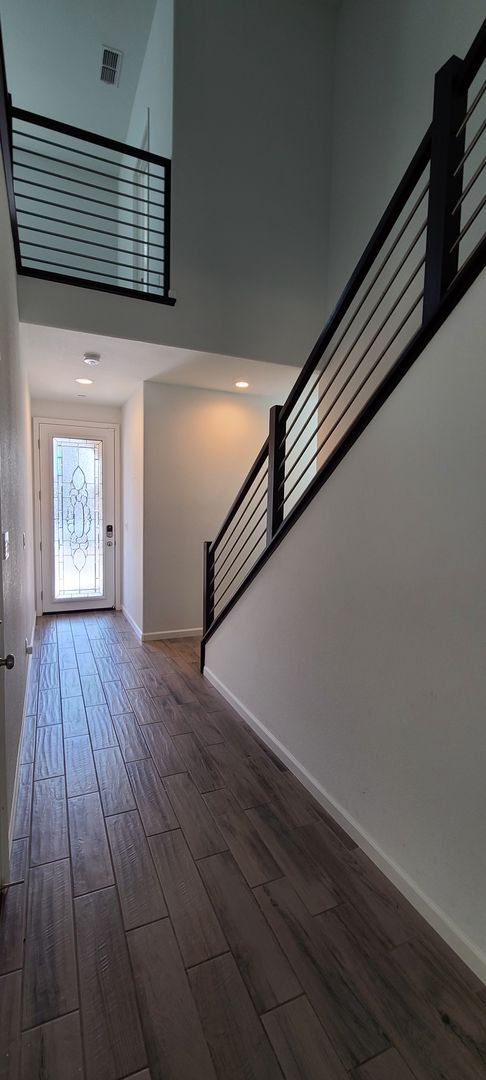Building Photo - Solar - Two Story - 4 Bed, 3 Bath - First ...
