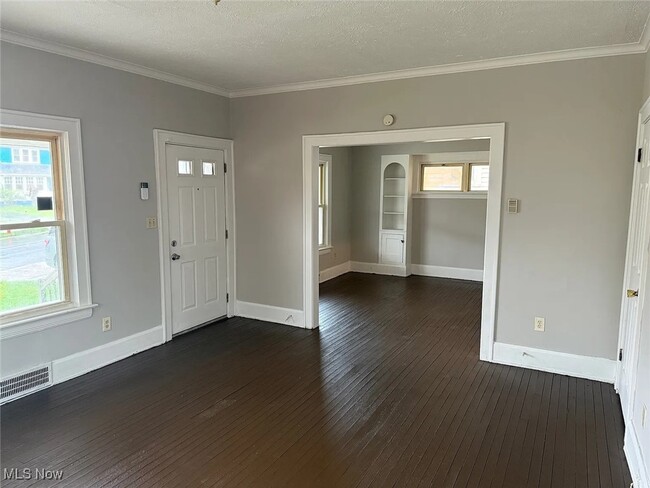 Foto del edificio - 12818 Beachwood Ave