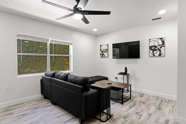 Foto del edificio - 1422 Dauphin Ln