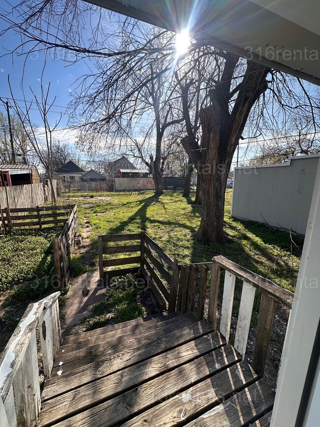 Building Photo - $1445 - 5 room 2.5 bathroom - Single Family Home