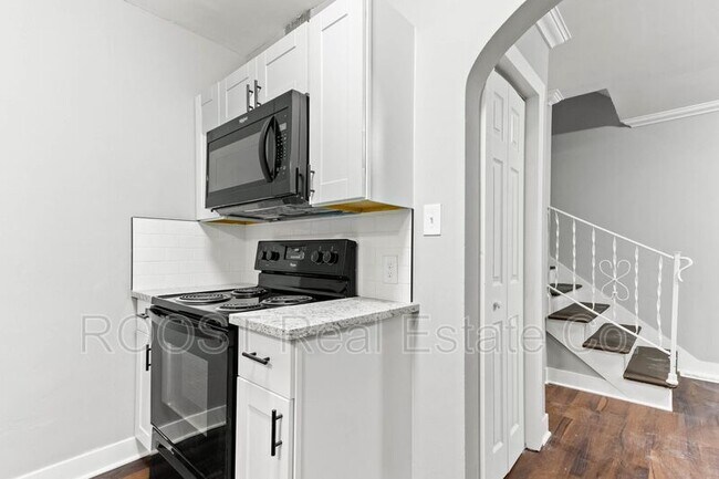 Building Photo - 554-556 Fairwood Ave