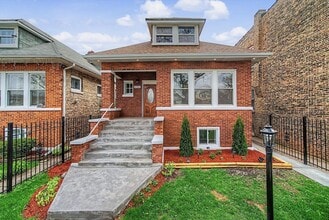 Building Photo - 1511 N Linder Ave