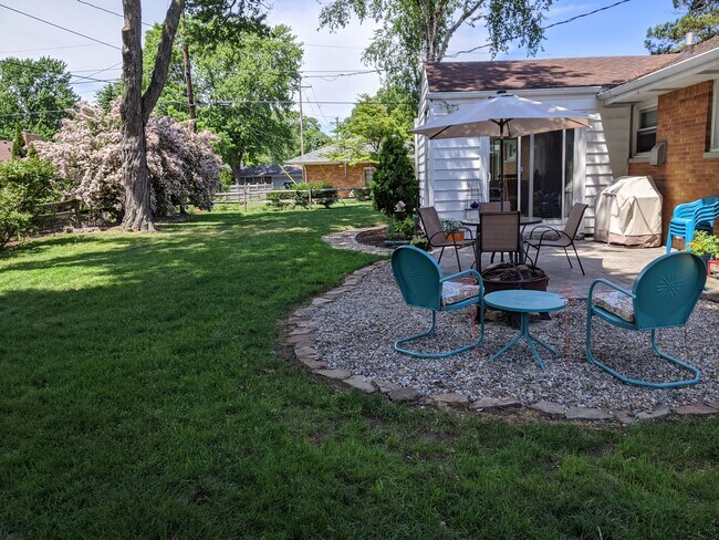 Foto del edificio - 3733 Cherry Wood Ln