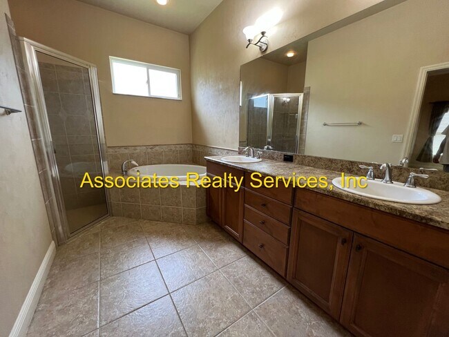 Building Photo - GORGEOUS Home in Garison Way!