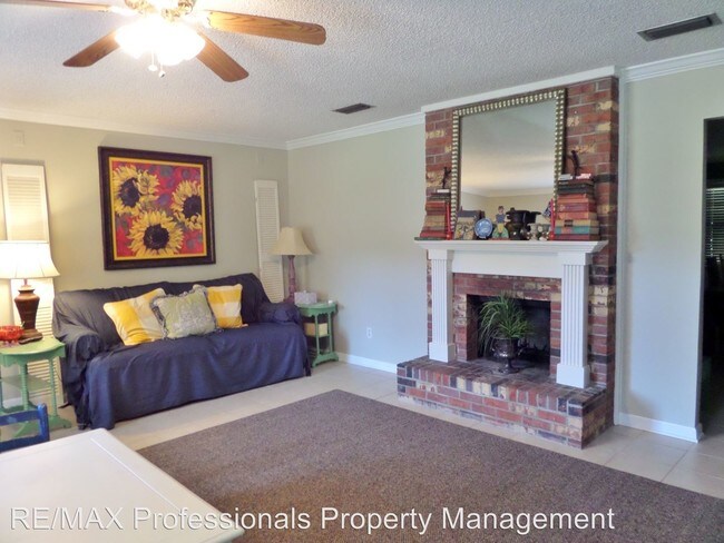 Foto del edificio - 4 br, 2 bath House - 174 NW Harris Lake Drive