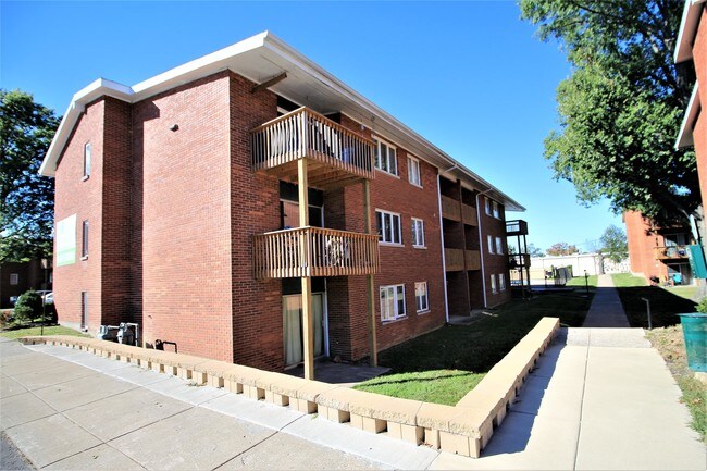 Building Photo - 120 Kingston Dr S